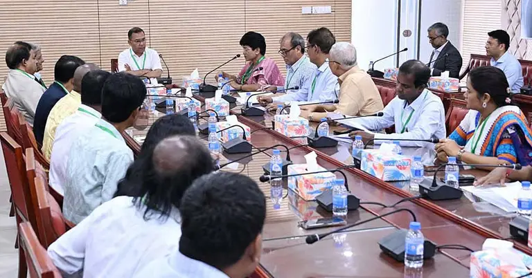 ক্ষুদ্র নৃ-গোষ্ঠীর প্রতিনিধিদের সঙ্গে সরকারপ্রধানের বৈঠক